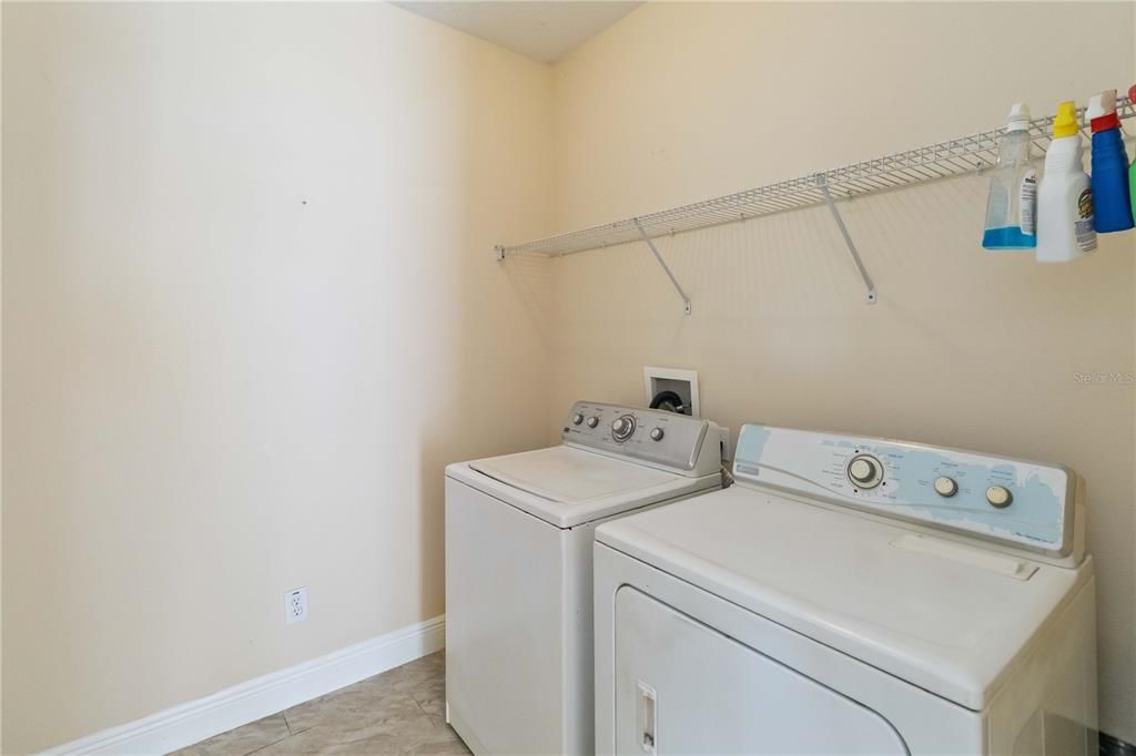 На продажу: $399,999 (4 спален, 2 ванн, 2383 Квадратных фут)