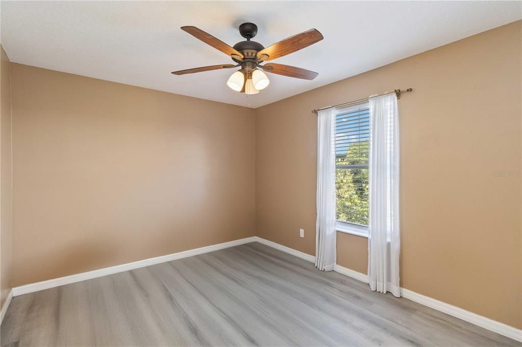 На продажу: $399,999 (4 спален, 2 ванн, 2383 Квадратных фут)