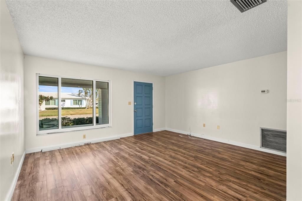 En Venta: $259,900 (2 camas, 2 baños, 1142 Pies cuadrados)