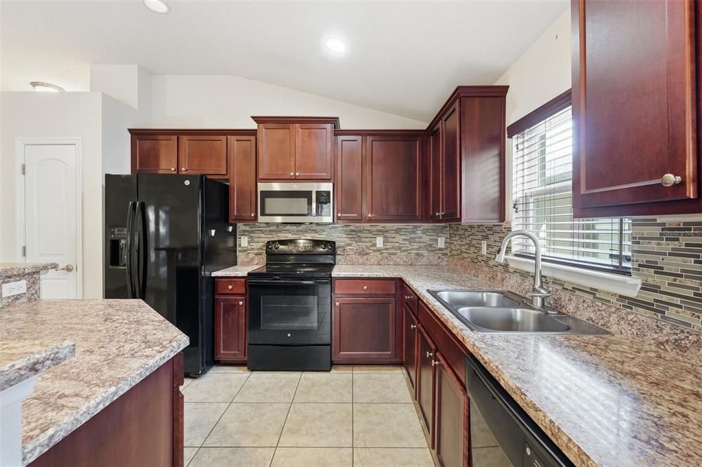 На продажу: $305,000 (3 спален, 2 ванн, 1487 Квадратных фут)