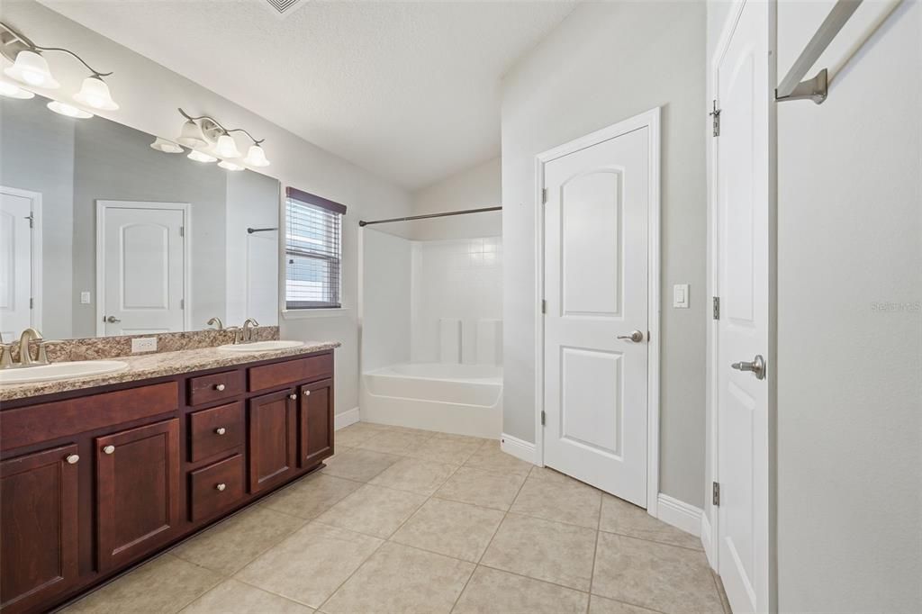 На продажу: $305,000 (3 спален, 2 ванн, 1487 Квадратных фут)