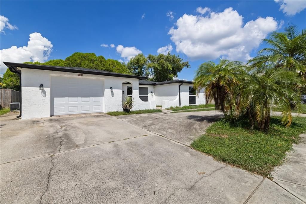 For Rent: $2,250 (3 beds, 2 baths, 1442 Square Feet)