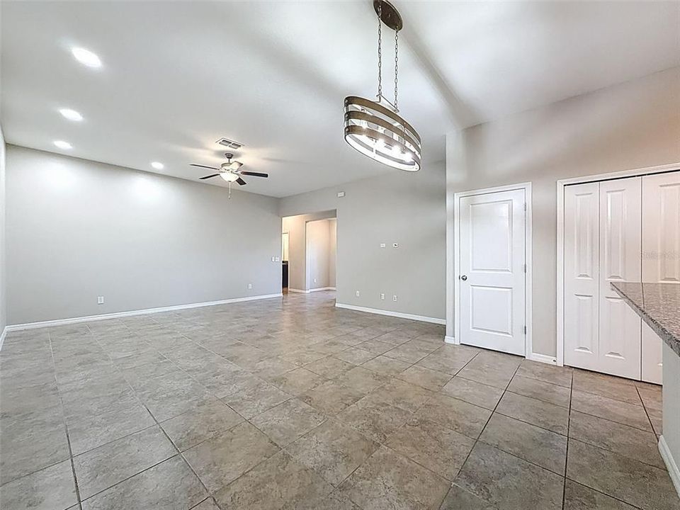 合同活跃: $235,000 (3 贝兹, 2 浴室, 1495 平方英尺)