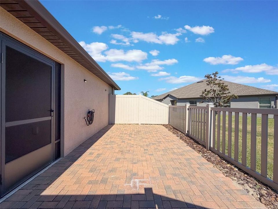 合同活跃: $235,000 (3 贝兹, 2 浴室, 1495 平方英尺)