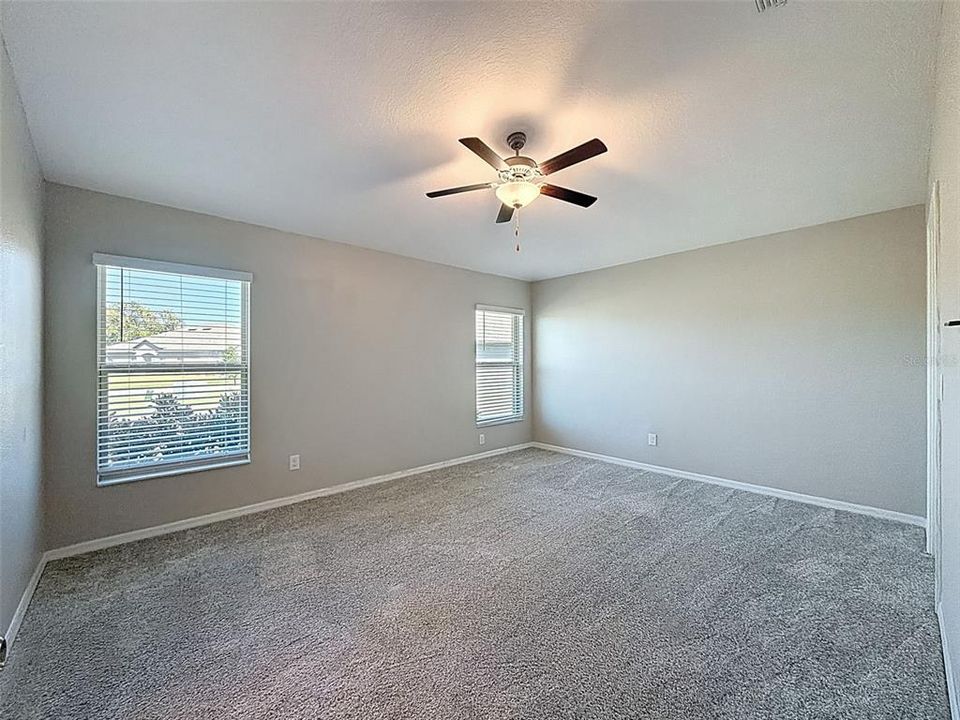 合同活跃: $235,000 (3 贝兹, 2 浴室, 1495 平方英尺)