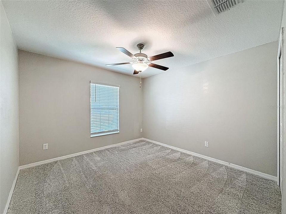 合同活跃: $235,000 (3 贝兹, 2 浴室, 1495 平方英尺)