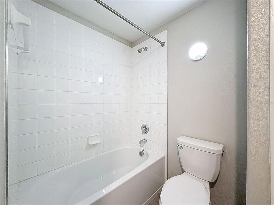 合同活跃: $235,000 (3 贝兹, 2 浴室, 1495 平方英尺)