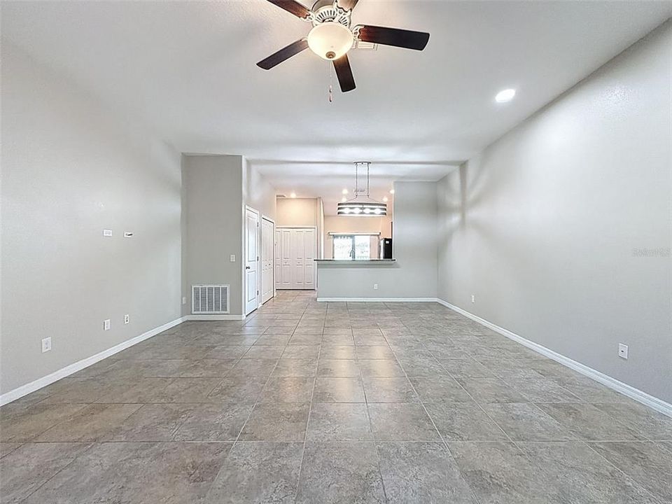 合同活跃: $235,000 (3 贝兹, 2 浴室, 1495 平方英尺)