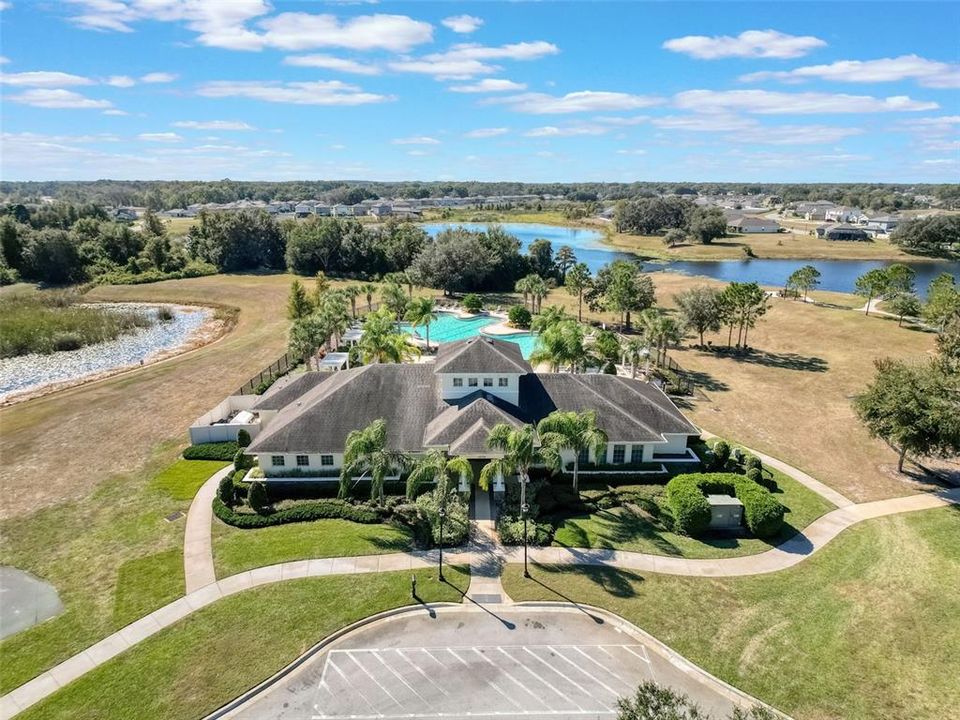 合同活跃: $235,000 (3 贝兹, 2 浴室, 1495 平方英尺)