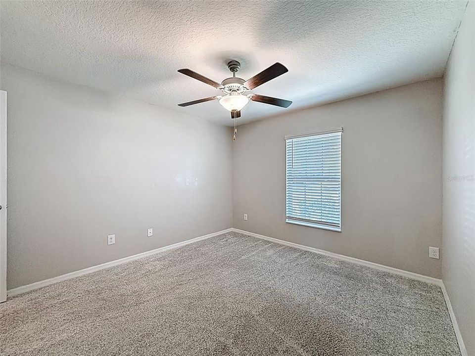 合同活跃: $235,000 (3 贝兹, 2 浴室, 1495 平方英尺)