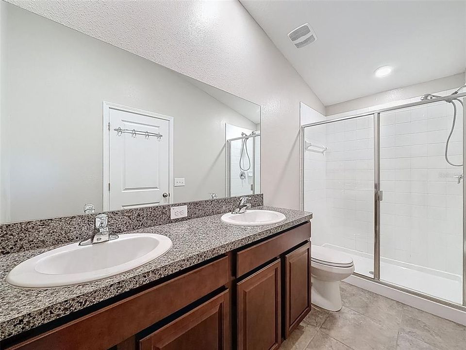 合同活跃: $235,000 (3 贝兹, 2 浴室, 1495 平方英尺)