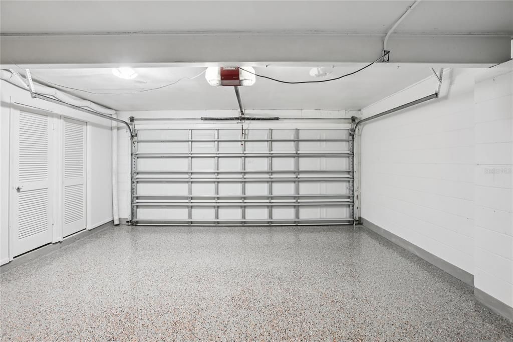 For Rent: $1,900 (2 beds, 2 baths, 853 Square Feet)