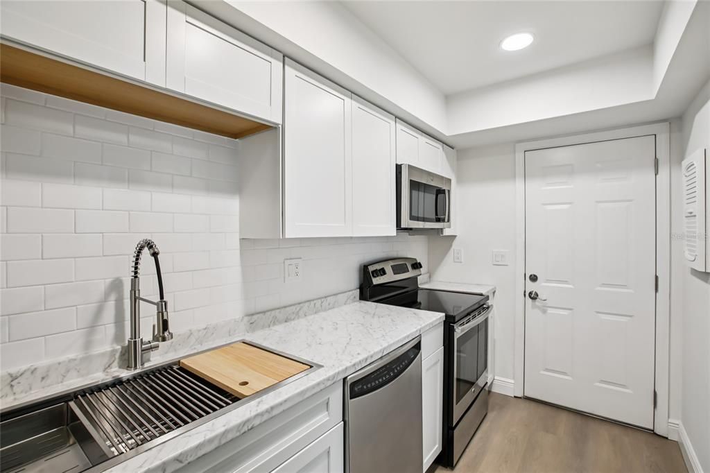 For Rent: $1,900 (2 beds, 2 baths, 853 Square Feet)