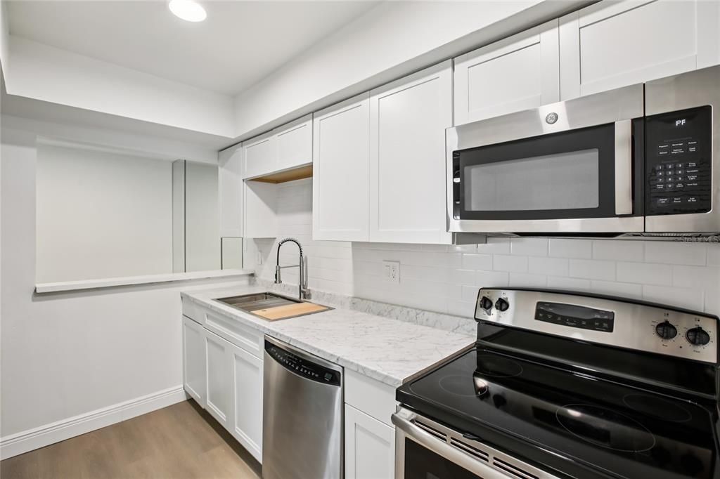 For Rent: $1,900 (2 beds, 2 baths, 853 Square Feet)