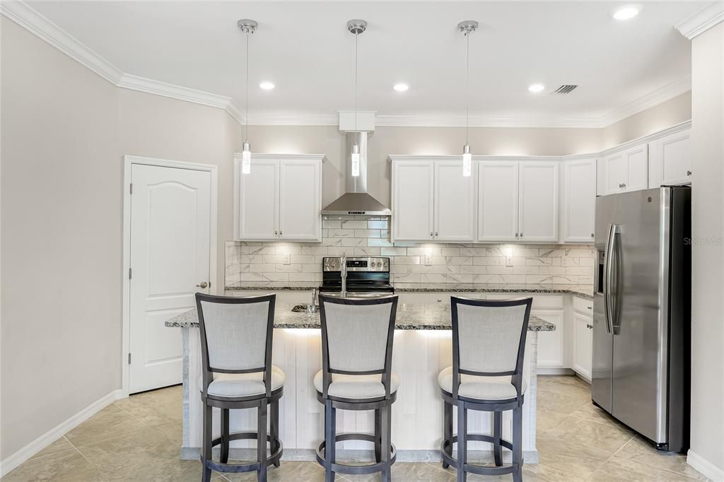 Active With Contract: $550,000 (3 beds, 3 baths, 1855 Square Feet)