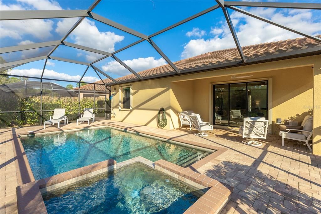 Active With Contract: $550,000 (3 beds, 3 baths, 1855 Square Feet)