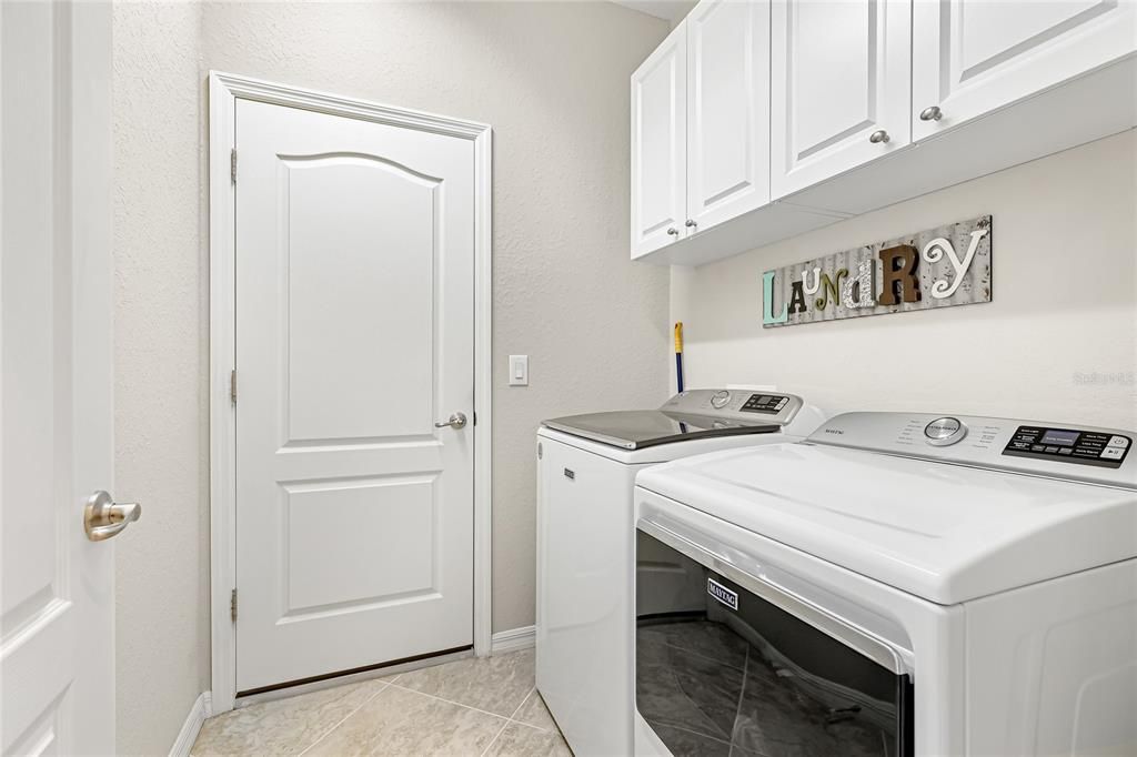 Active With Contract: $550,000 (3 beds, 3 baths, 1855 Square Feet)