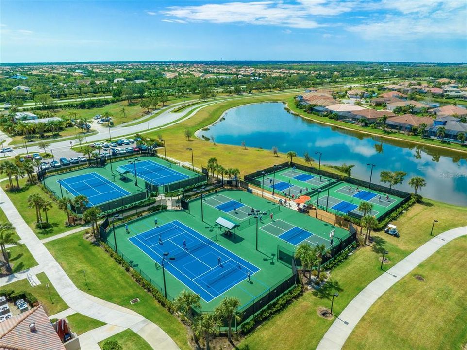 Active With Contract: $550,000 (3 beds, 3 baths, 1855 Square Feet)