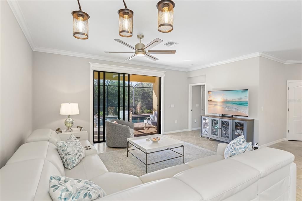 Active With Contract: $550,000 (3 beds, 3 baths, 1855 Square Feet)