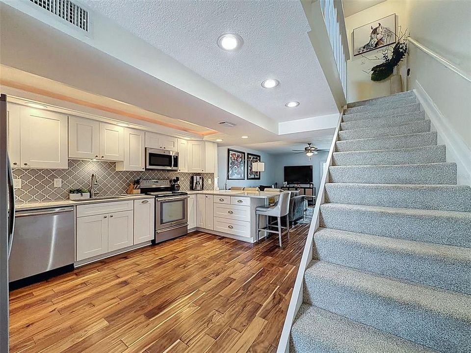 На продажу: $430,000 (2 спален, 2 ванн, 1290 Квадратных фут)