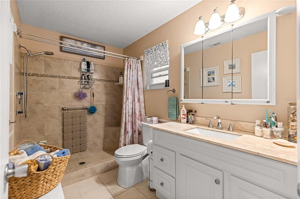 待售: $209,900 (2 贝兹, 2 浴室, 1409 平方英尺)