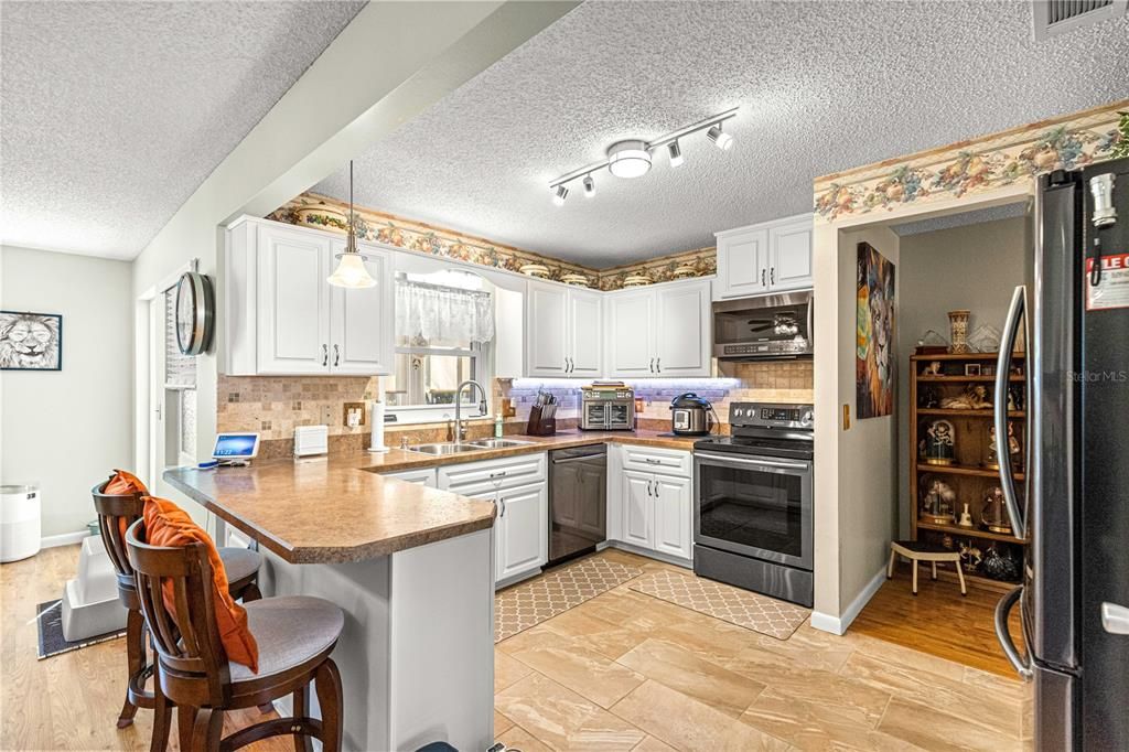 待售: $209,900 (2 贝兹, 2 浴室, 1409 平方英尺)