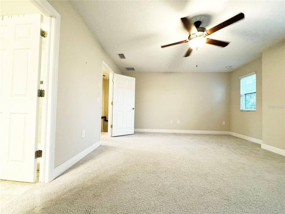 For Sale: $400,000 (3 beds, 2 baths, 1713 Square Feet)