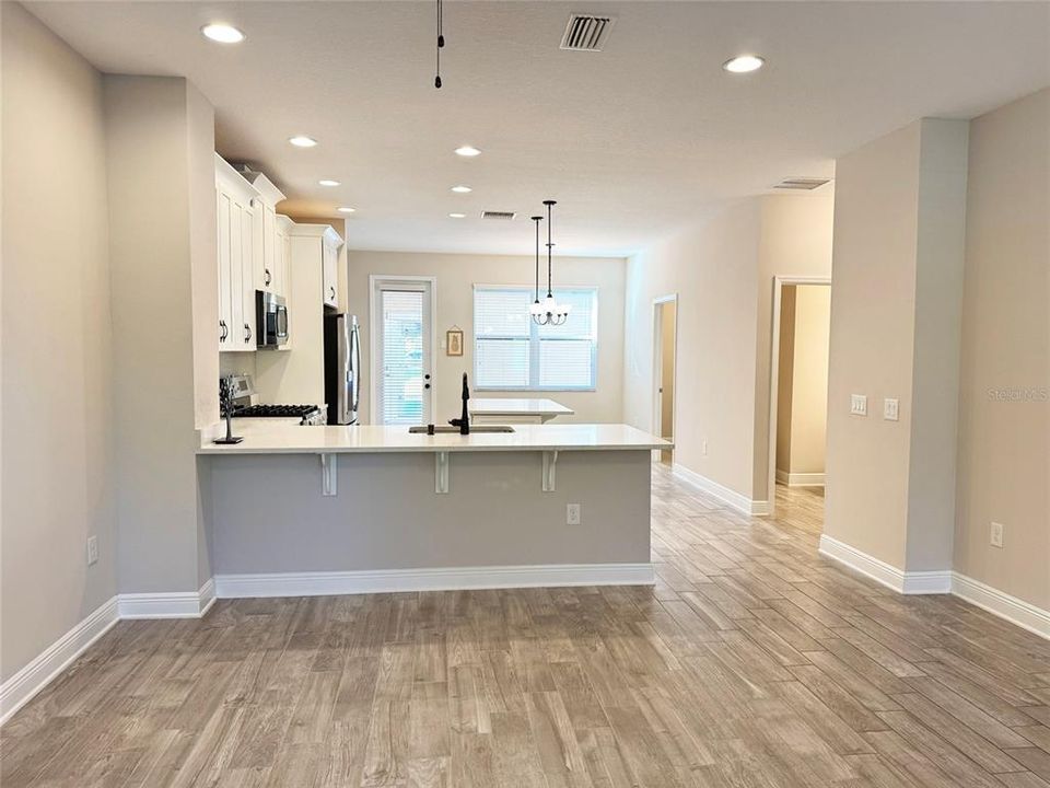 For Sale: $400,000 (3 beds, 2 baths, 1713 Square Feet)