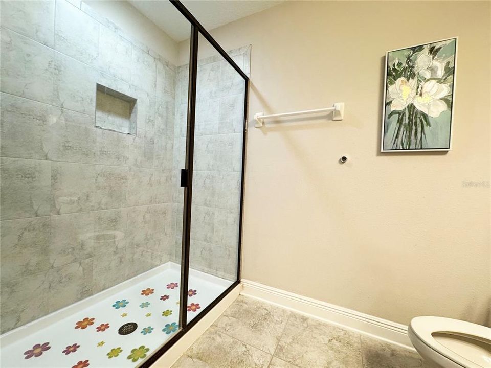 For Sale: $400,000 (3 beds, 2 baths, 1713 Square Feet)