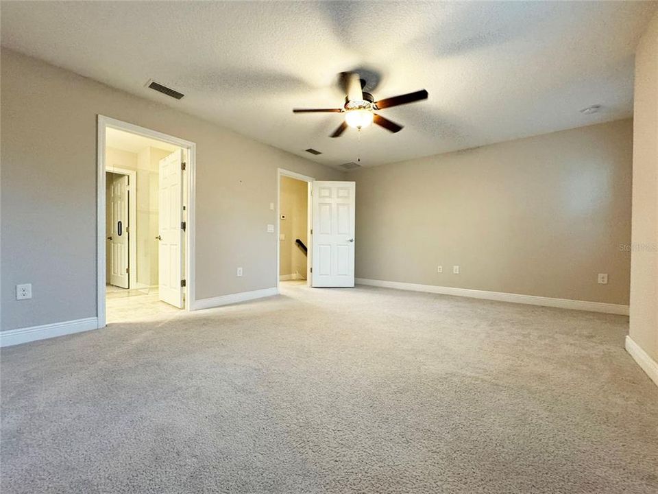 For Sale: $400,000 (3 beds, 2 baths, 1713 Square Feet)