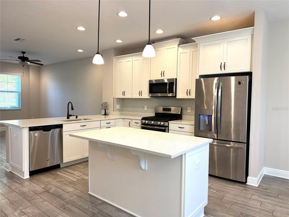 For Sale: $400,000 (3 beds, 2 baths, 1713 Square Feet)