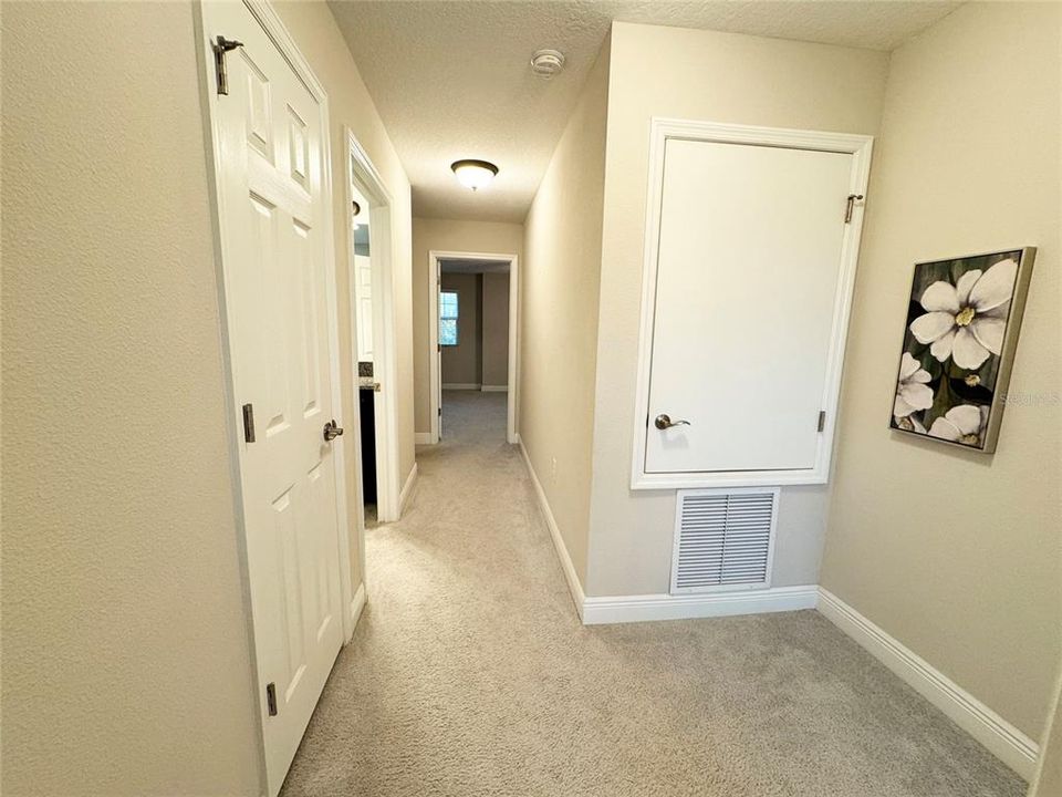 For Sale: $400,000 (3 beds, 2 baths, 1713 Square Feet)