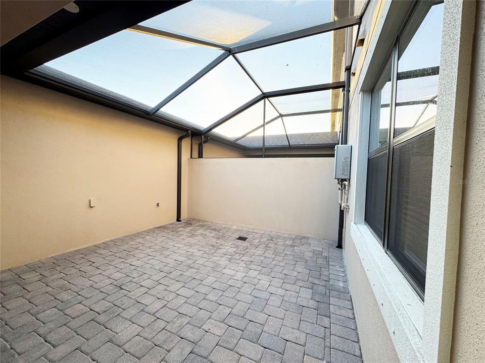 For Sale: $400,000 (3 beds, 2 baths, 1713 Square Feet)