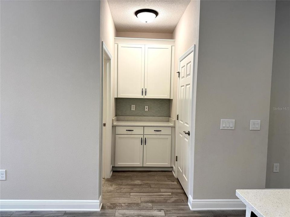 For Sale: $400,000 (3 beds, 2 baths, 1713 Square Feet)