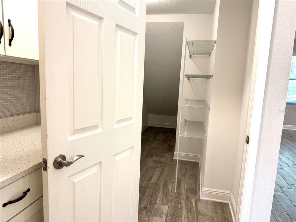 For Sale: $400,000 (3 beds, 2 baths, 1713 Square Feet)