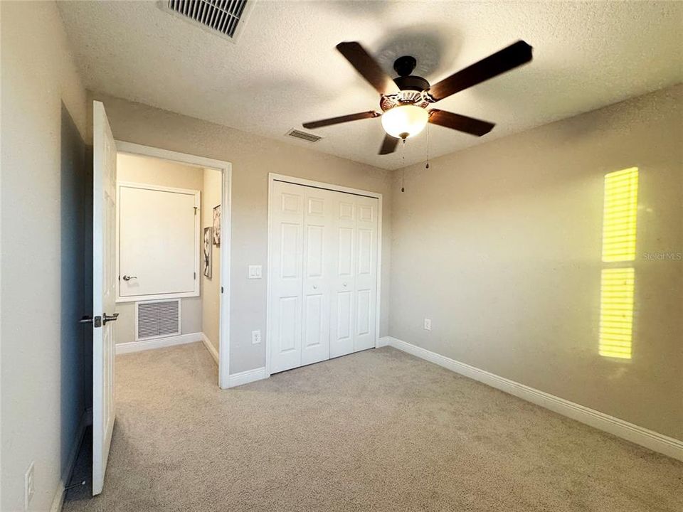 For Sale: $400,000 (3 beds, 2 baths, 1713 Square Feet)