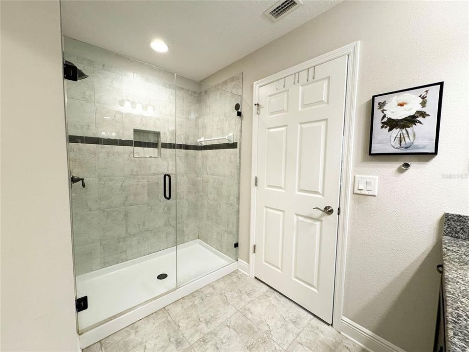 For Sale: $400,000 (3 beds, 2 baths, 1713 Square Feet)