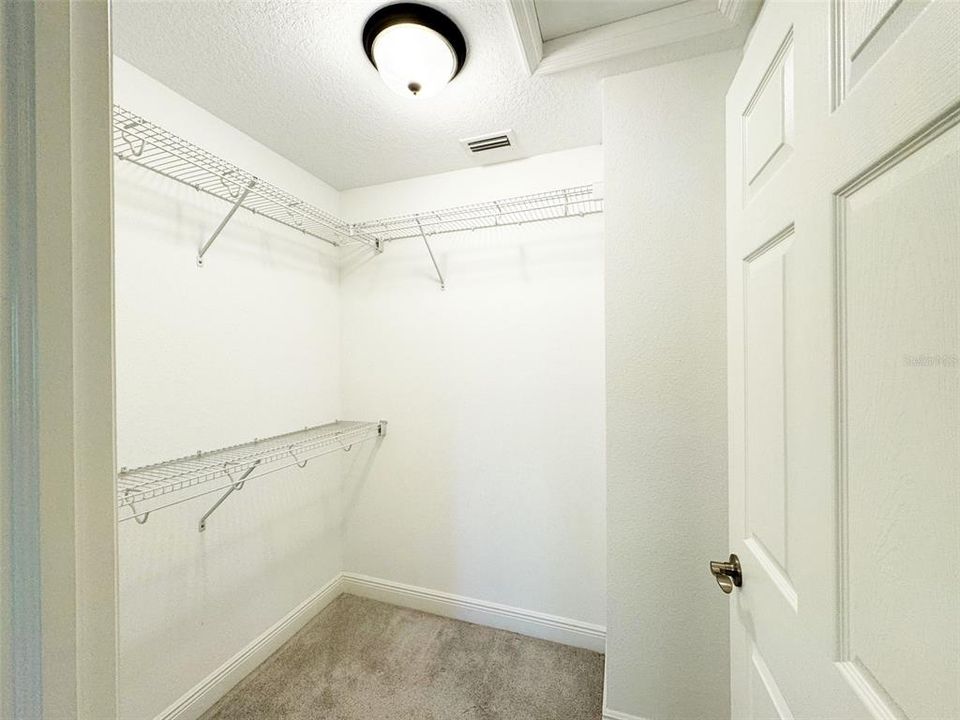 For Sale: $400,000 (3 beds, 2 baths, 1713 Square Feet)