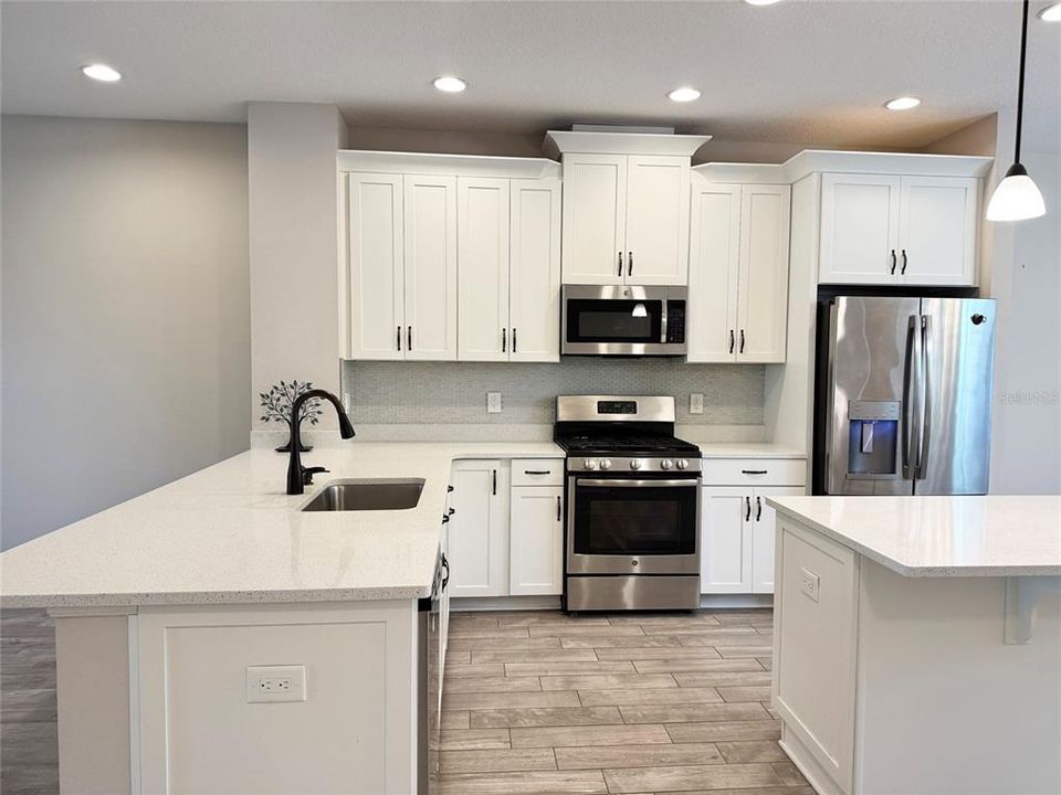 For Sale: $400,000 (3 beds, 2 baths, 1713 Square Feet)