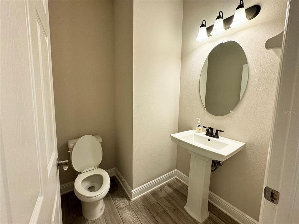 For Sale: $400,000 (3 beds, 2 baths, 1713 Square Feet)