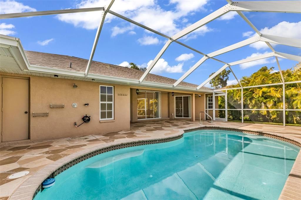 Active With Contract: $389,900 (3 beds, 2 baths, 1966 Square Feet)