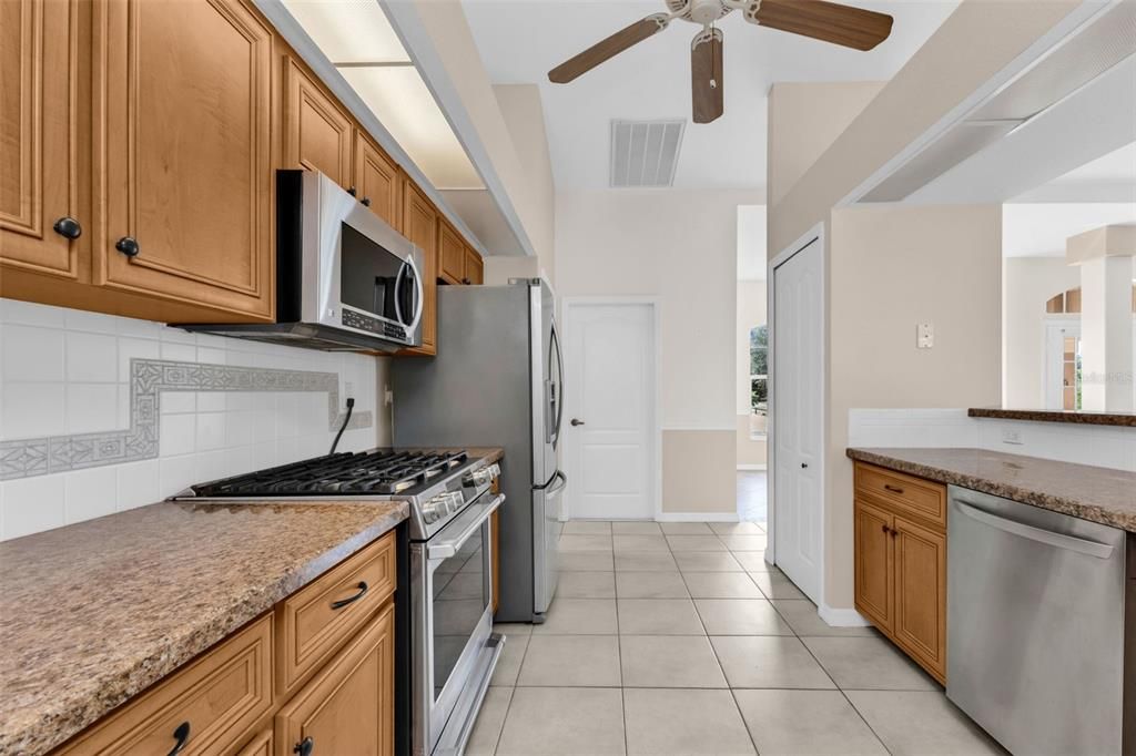 Active With Contract: $389,900 (3 beds, 2 baths, 1966 Square Feet)