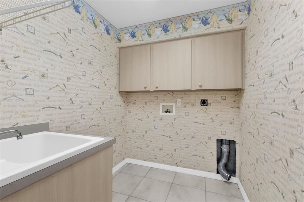 Active With Contract: $389,900 (3 beds, 2 baths, 1966 Square Feet)