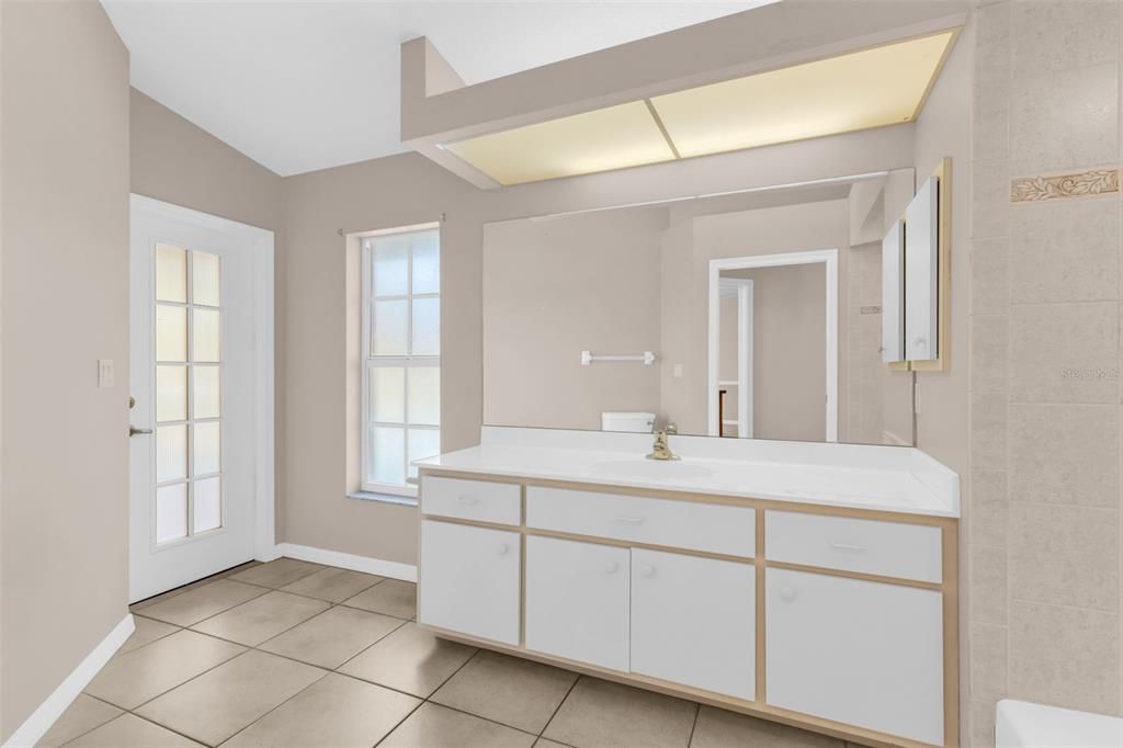 Active With Contract: $389,900 (3 beds, 2 baths, 1966 Square Feet)