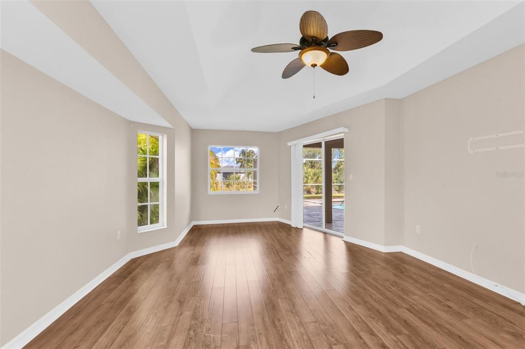 Active With Contract: $389,900 (3 beds, 2 baths, 1966 Square Feet)