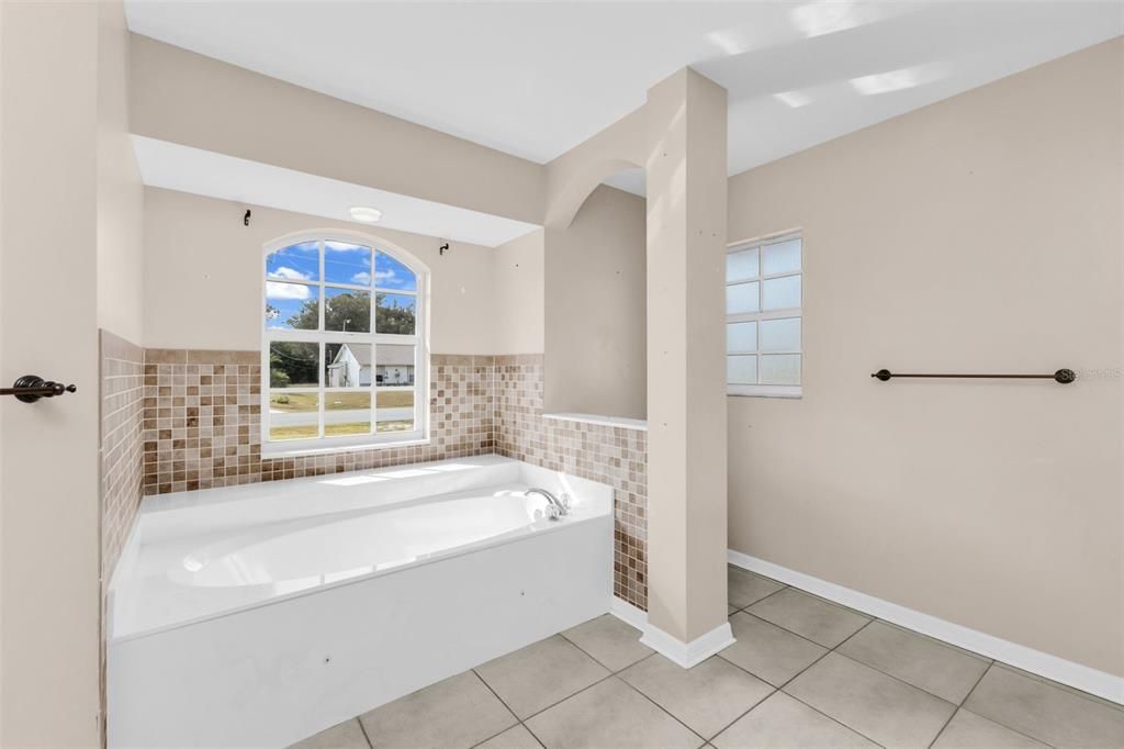 Active With Contract: $389,900 (3 beds, 2 baths, 1966 Square Feet)