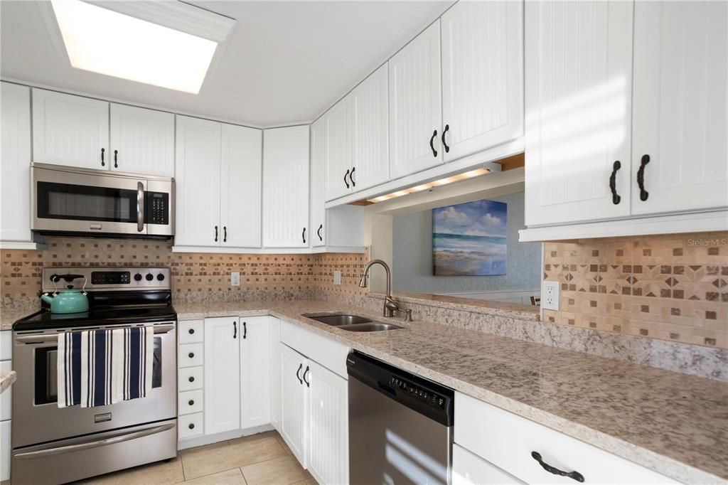 For Rent: $4,000 (2 beds, 2 baths, 1025 Square Feet)