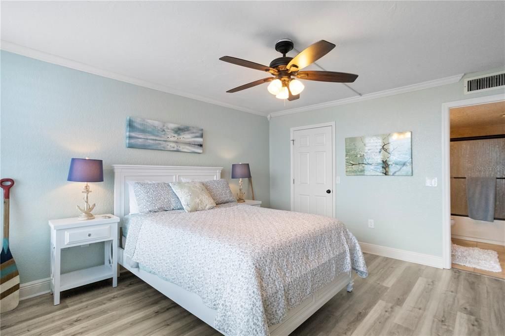 For Rent: $4,000 (2 beds, 2 baths, 1025 Square Feet)