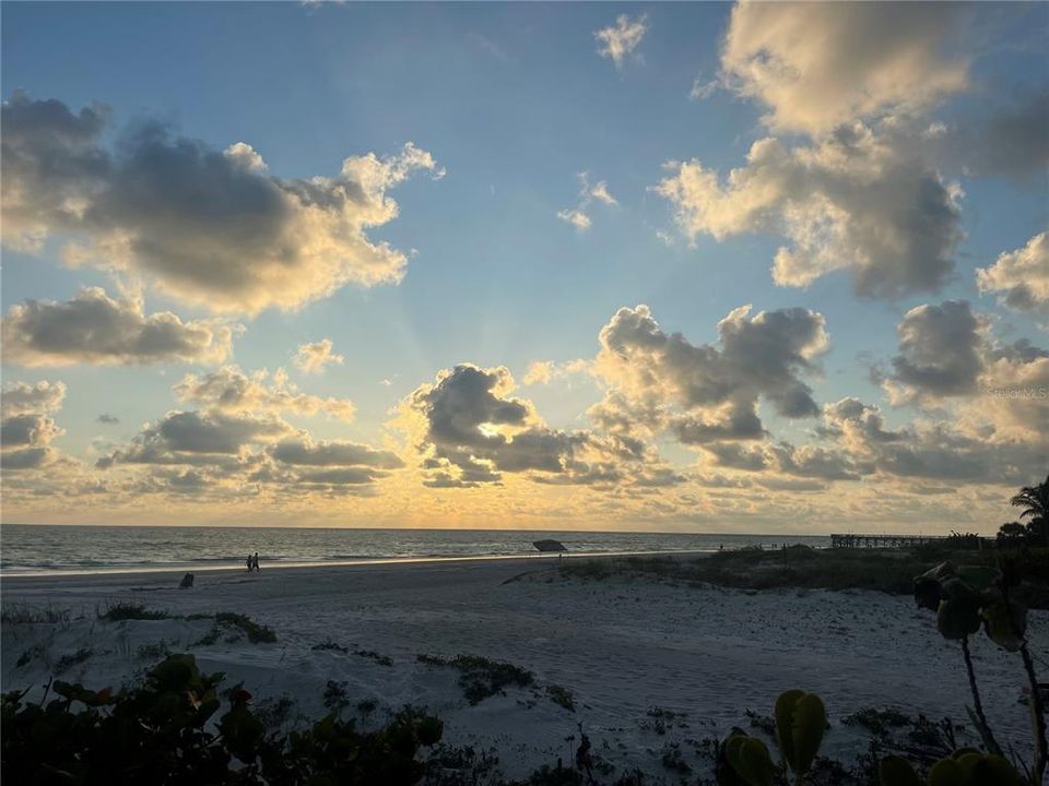 For Rent: $4,000 (2 beds, 2 baths, 1025 Square Feet)