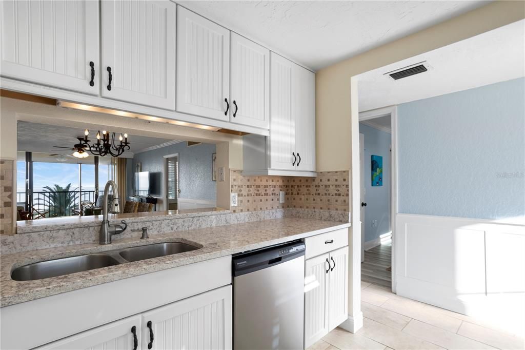 For Rent: $4,000 (2 beds, 2 baths, 1025 Square Feet)